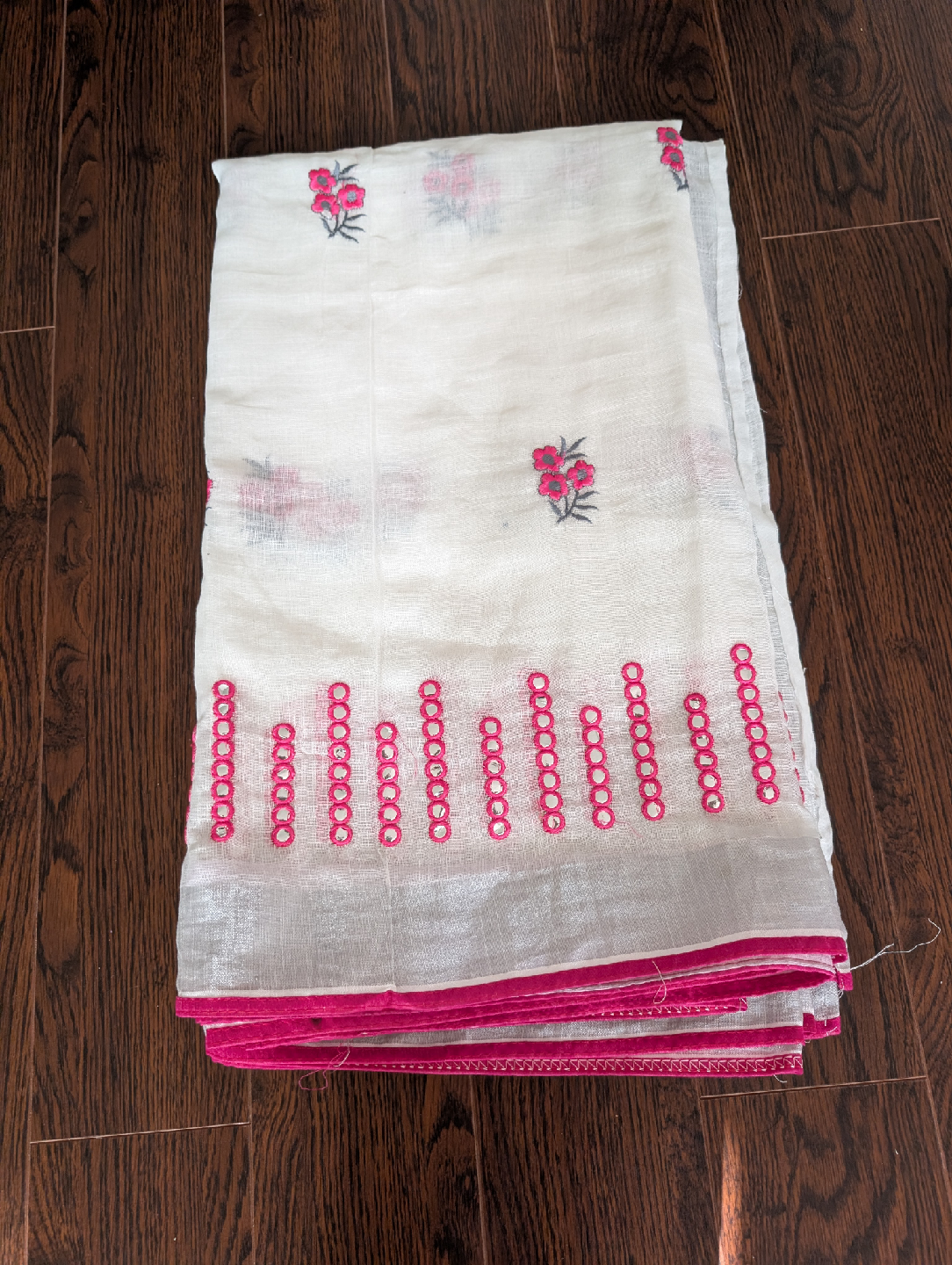 Pink Embellished Blouse & White Saree - photo 4