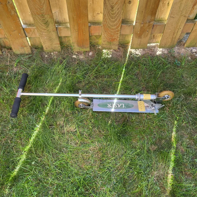 Like NEW Laser Kids Scooter!✨️ image indicator(7)