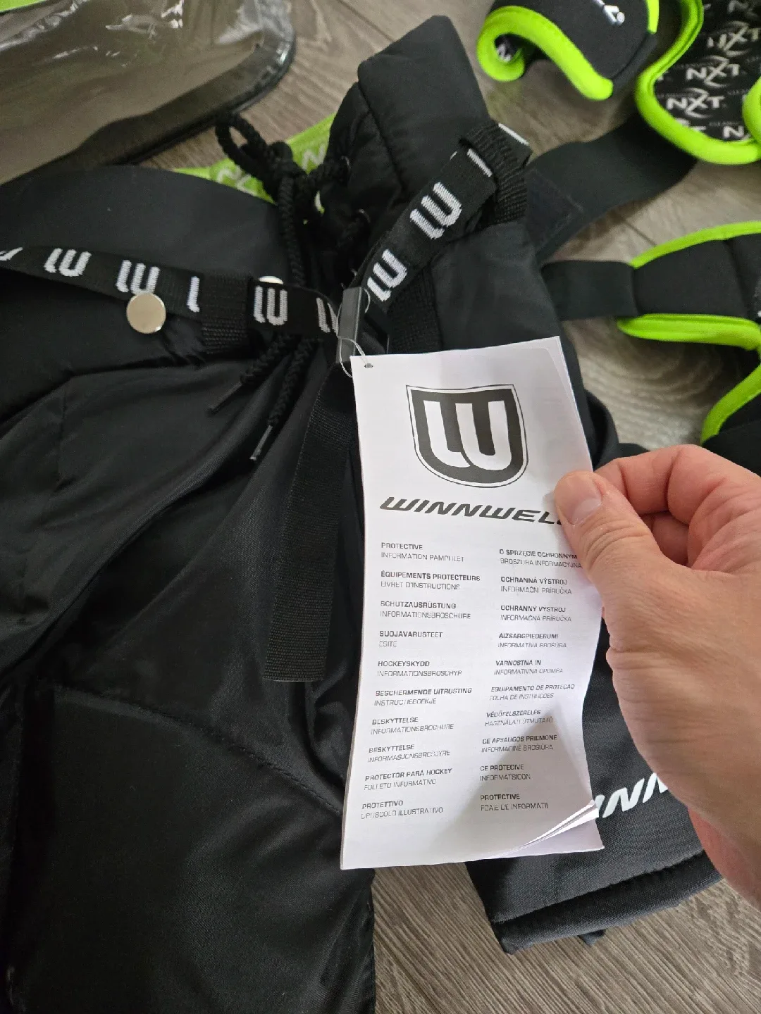 Hockey youth protective padding gear kit small image indicator(4)