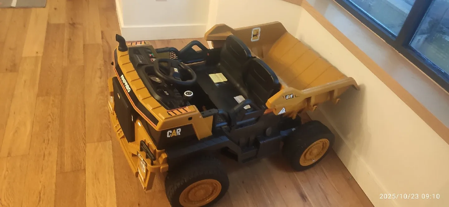 CAT Ride-On Dump Truck - Yellow image indicator(6)