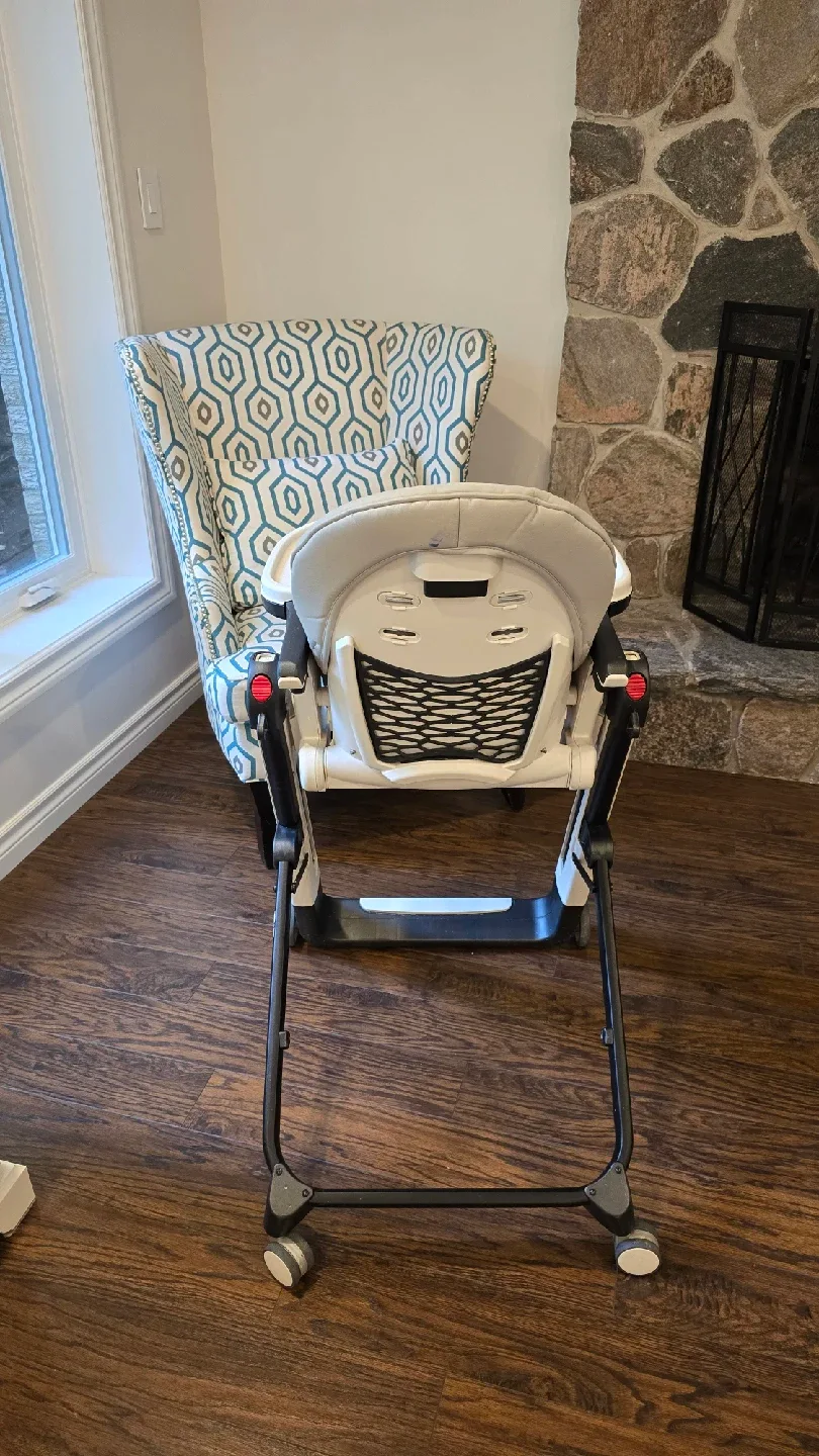 Peg Perego Siesta High Chair - Grey image indicator(8)