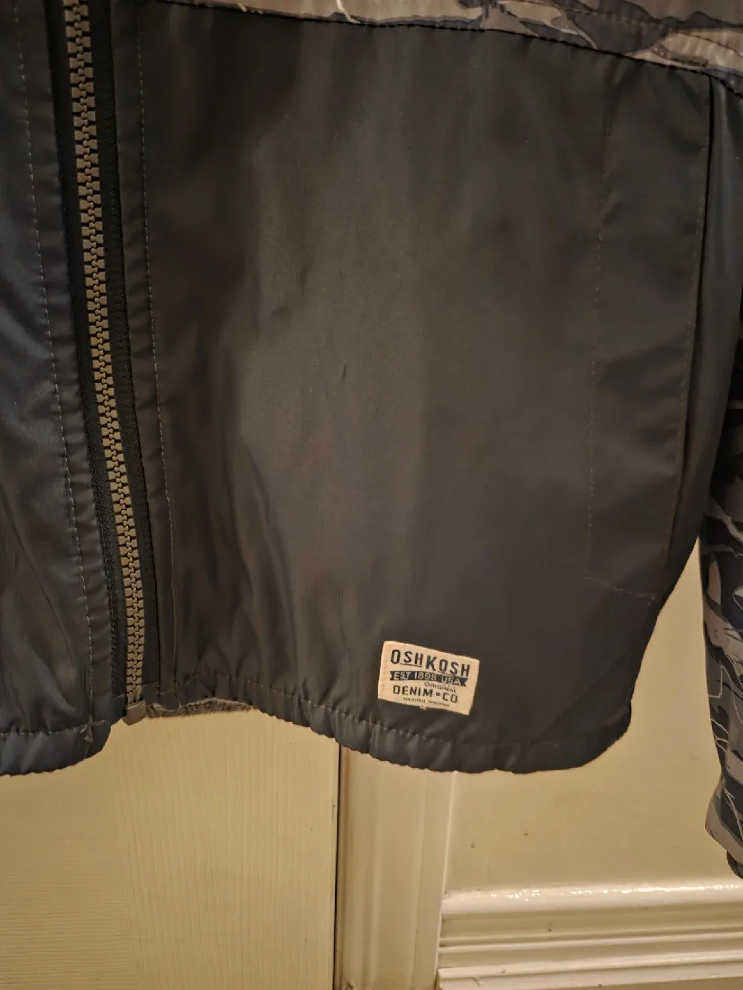 OshKosh B'gosh Shark Pattern Jacket image indicator(2)