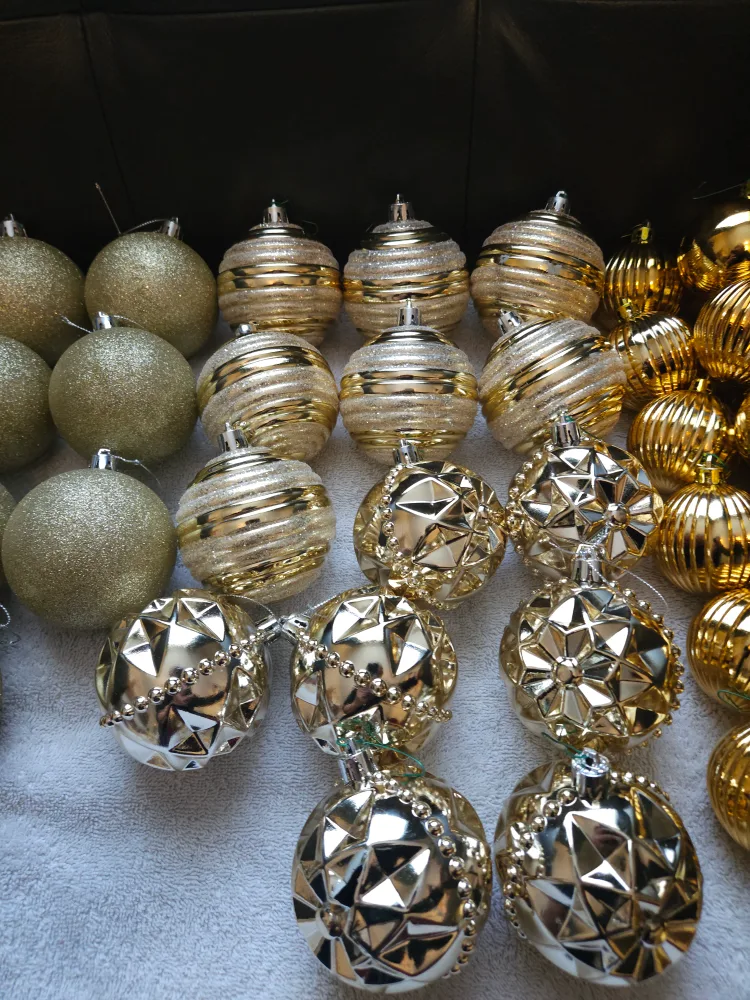 Gold Christmas Ornaments - Mixed Styles - 45 image indicator(3)