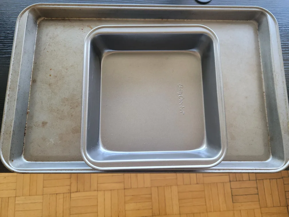 Betty Crocker Baking Pans (2) thumbnail