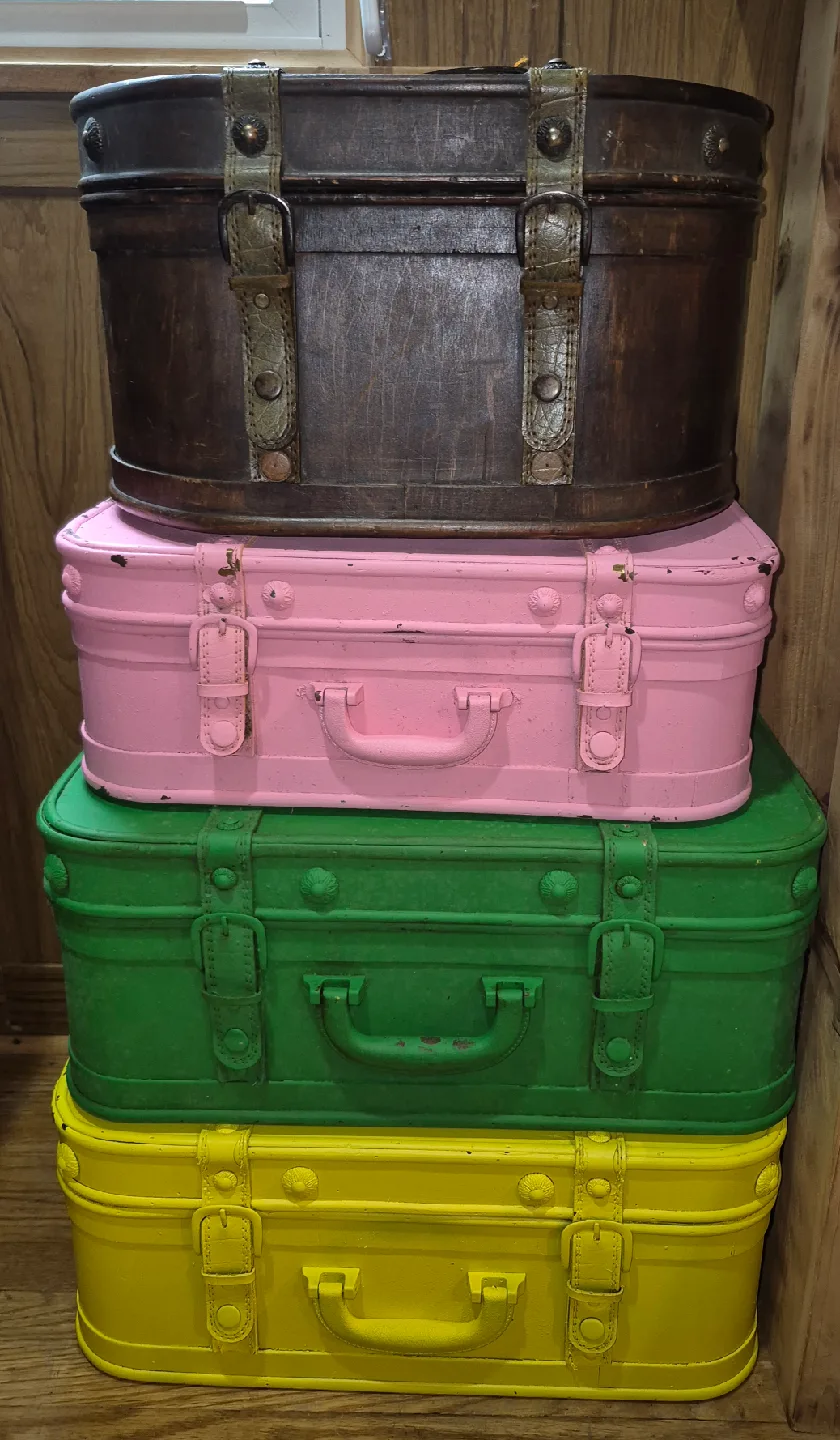 4 Wooden suitcases for display purposes thumbnail