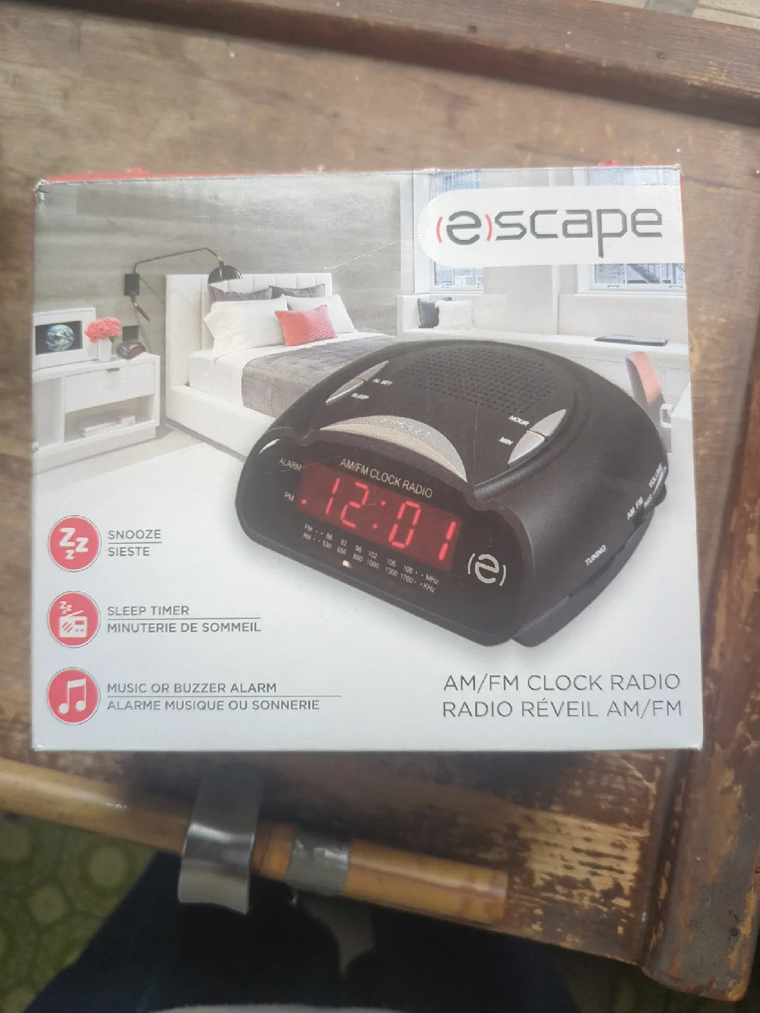 Escape AM/FM Clock Radio thumbnail