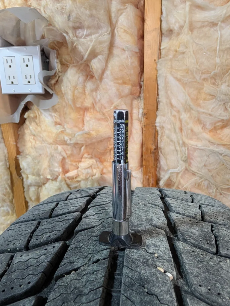 (4)-225/65R17 Michelin X-Ice Winter Tires image indicator(4)