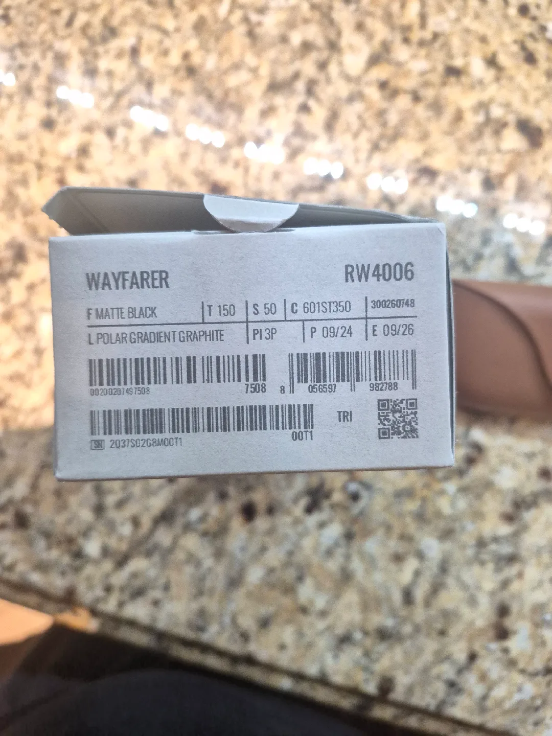 Ray-Ban Wayfarer RW4006 Matte Black Sunglasses image indicator(2)