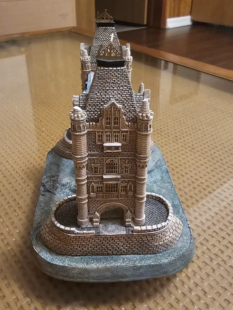 Lilliput Lane Tower Bridge Miniature image indicator(4)