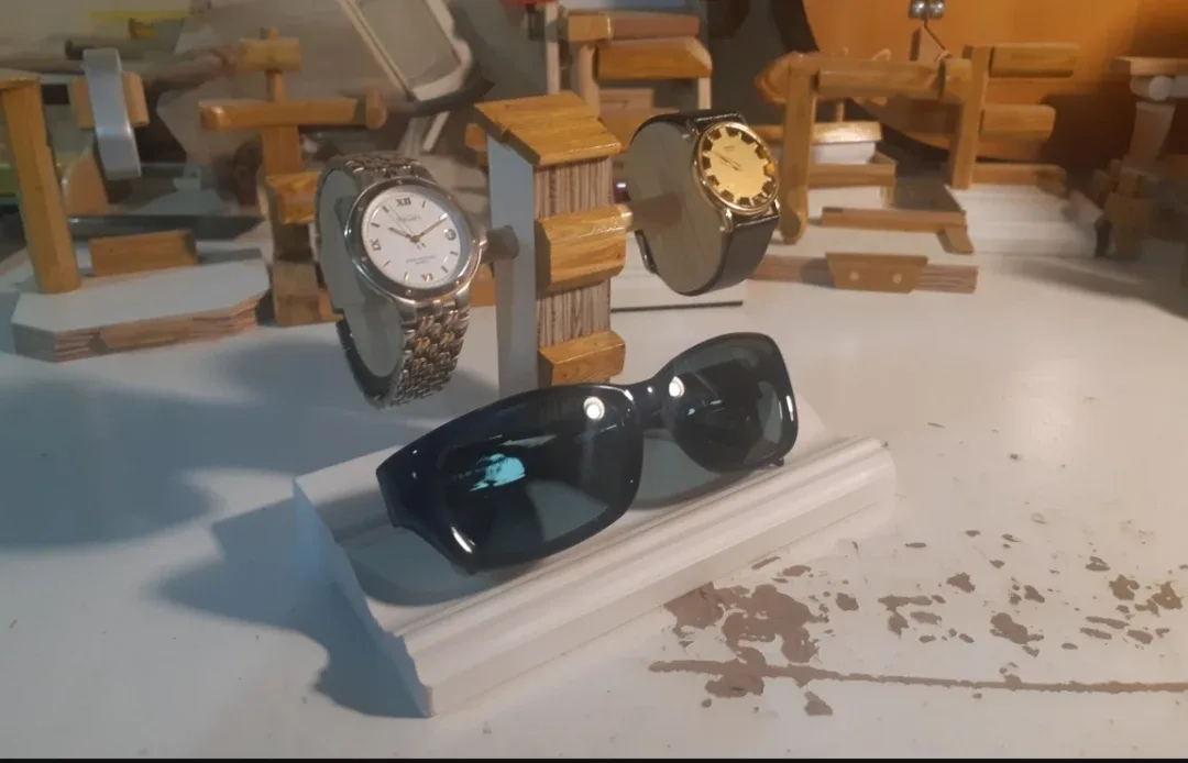 Handmade Wooden Watch/Sunglasses Display Stand image indicator(5)