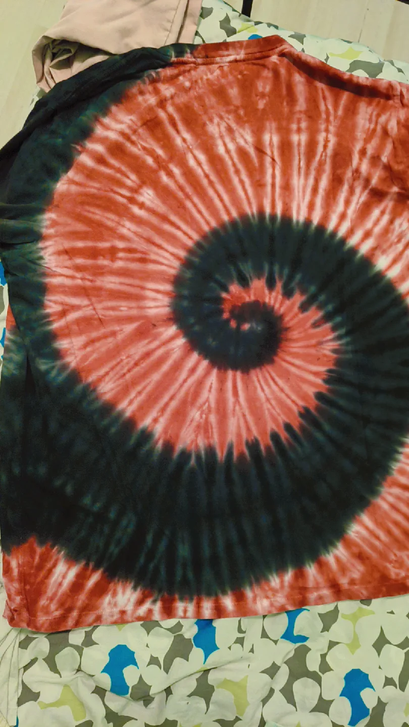 Guess Tie Dye Graphic T-Shirt - XL image indicator(2)