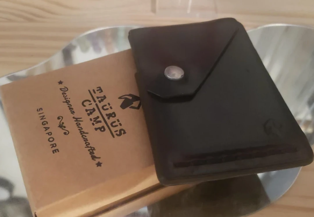 Taurus Camp Black Leather Card Holder