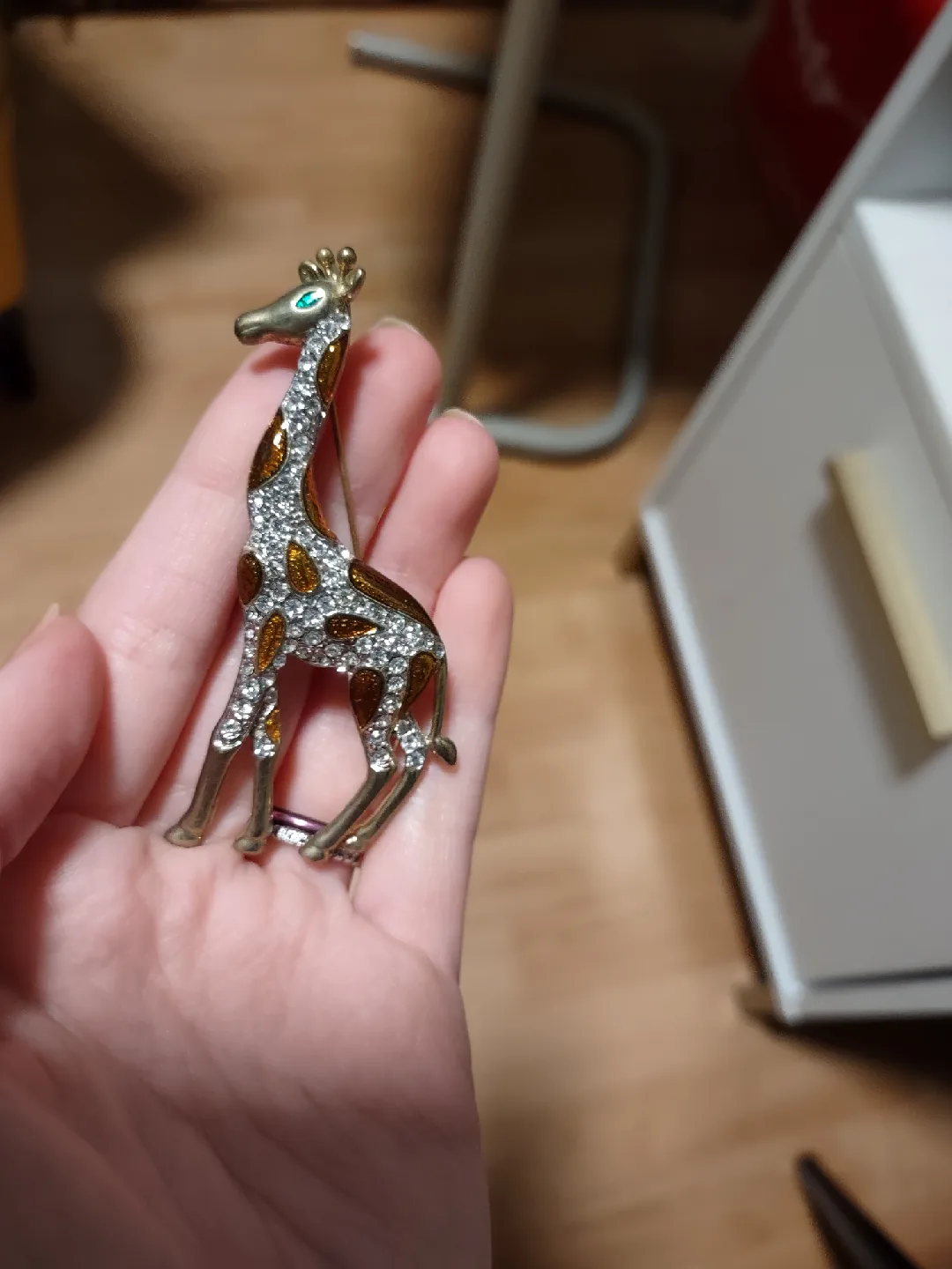 Giraffe Brooch Pin image indicator(2)