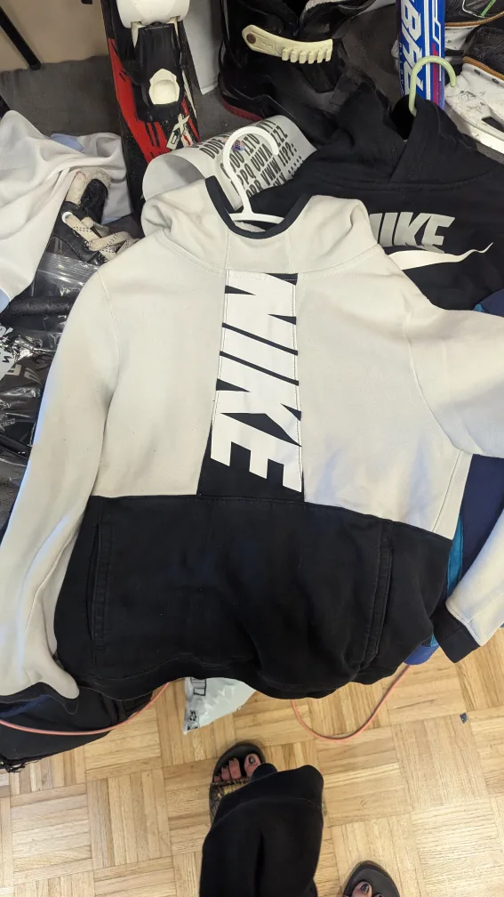 Nike hoodies boys M bundle image indicator(6)