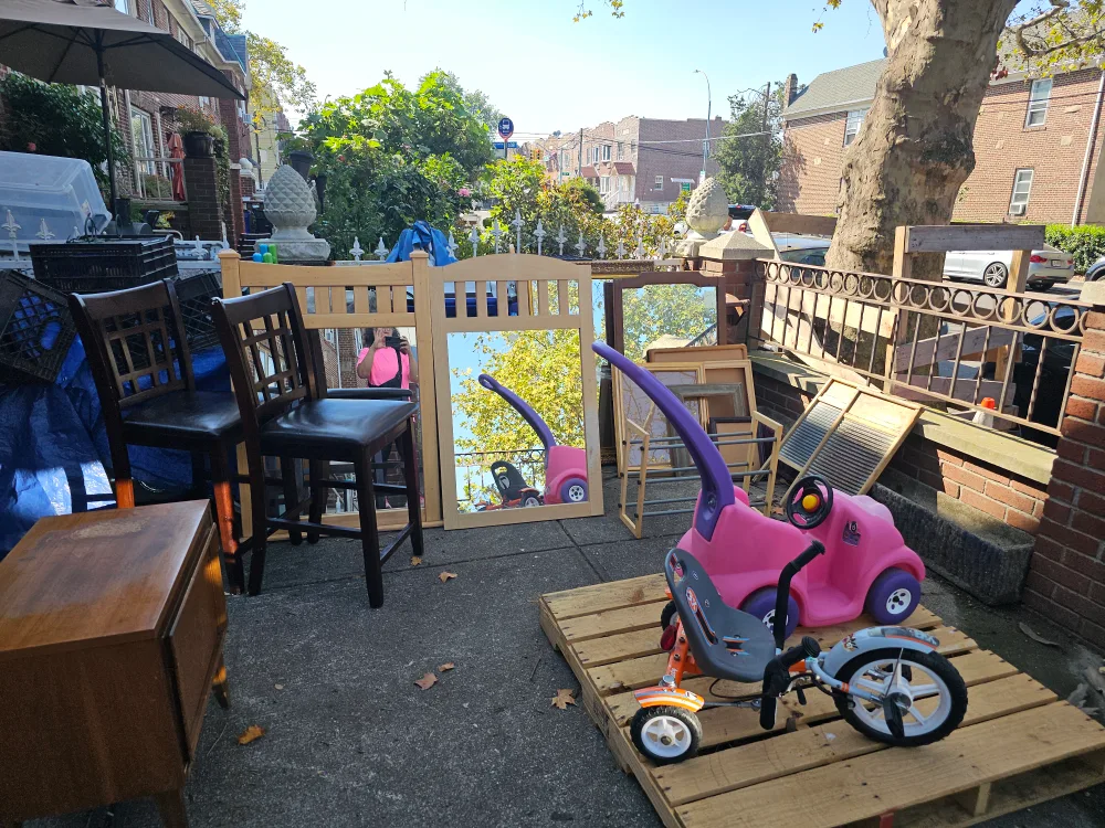 YARD AND GARAGE SALE TODAY!! image indicator(2)