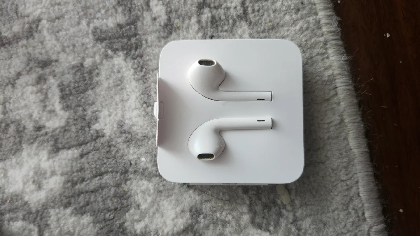 Apple iPhone XR - White image indicator(8)