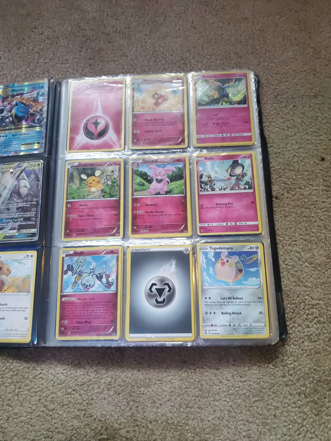 Pokemon Trading Card Collection Binder image indicator(5)