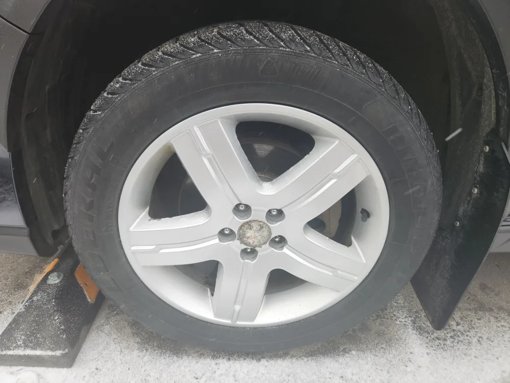 Set of 4 225/55R17 Tires and rims image indicator(3)