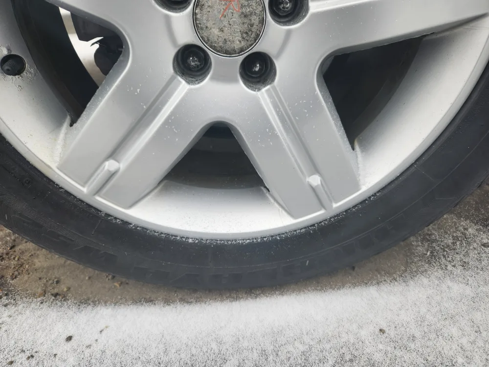 Set of 4 225/55R17 Tires and rims image indicator(4)