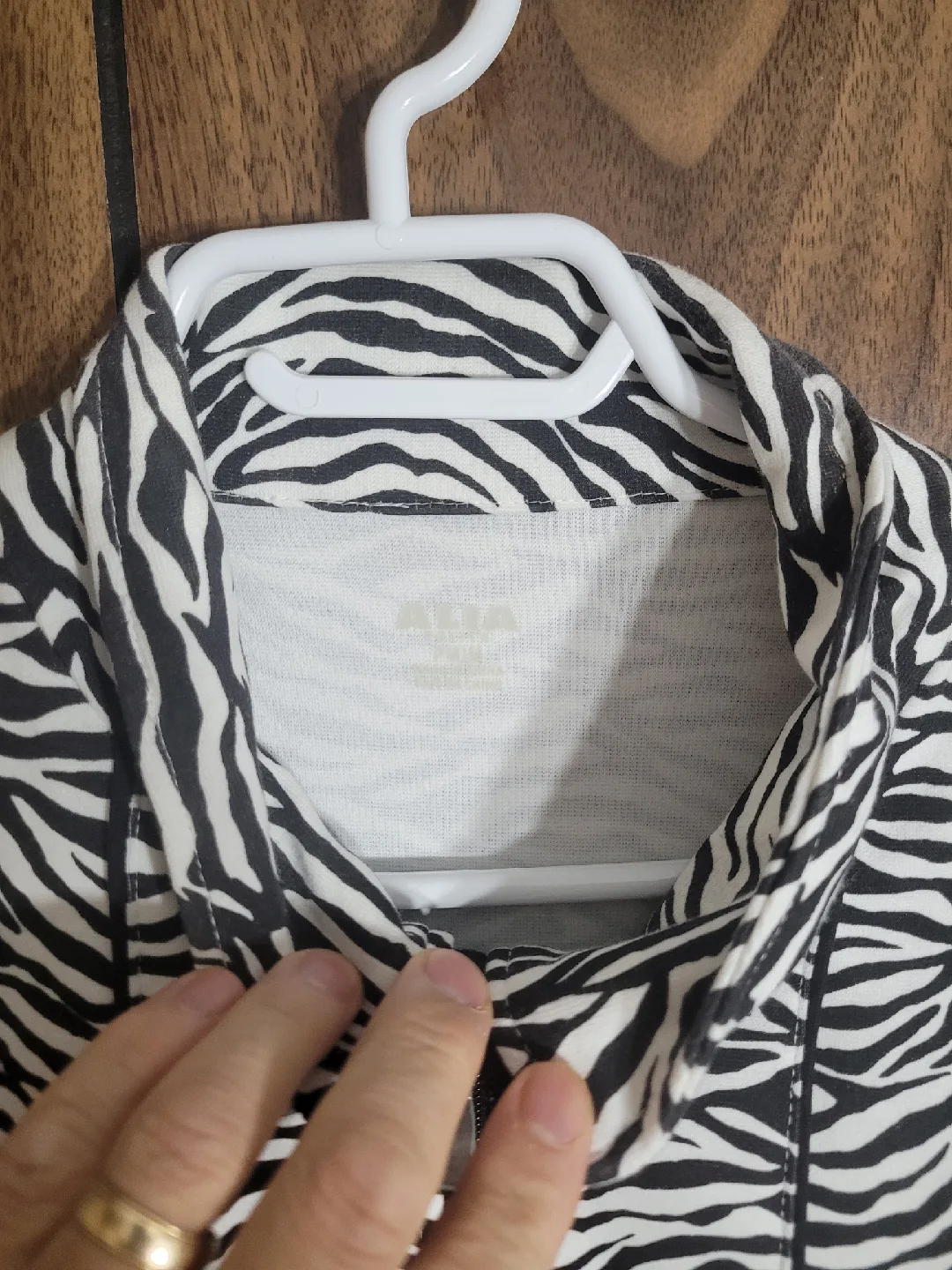 ALIA Zebra Print Jacket - Size Medium image indicator(4)