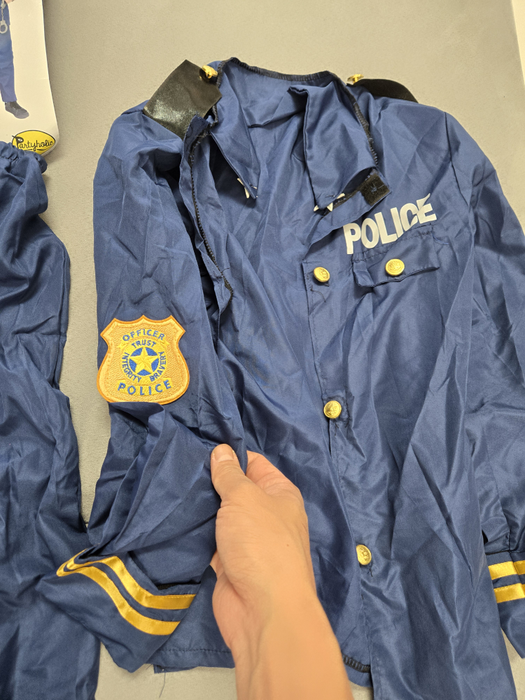 Kids halloween costume police officer 4pcs medium 8 to 10 - photo 3