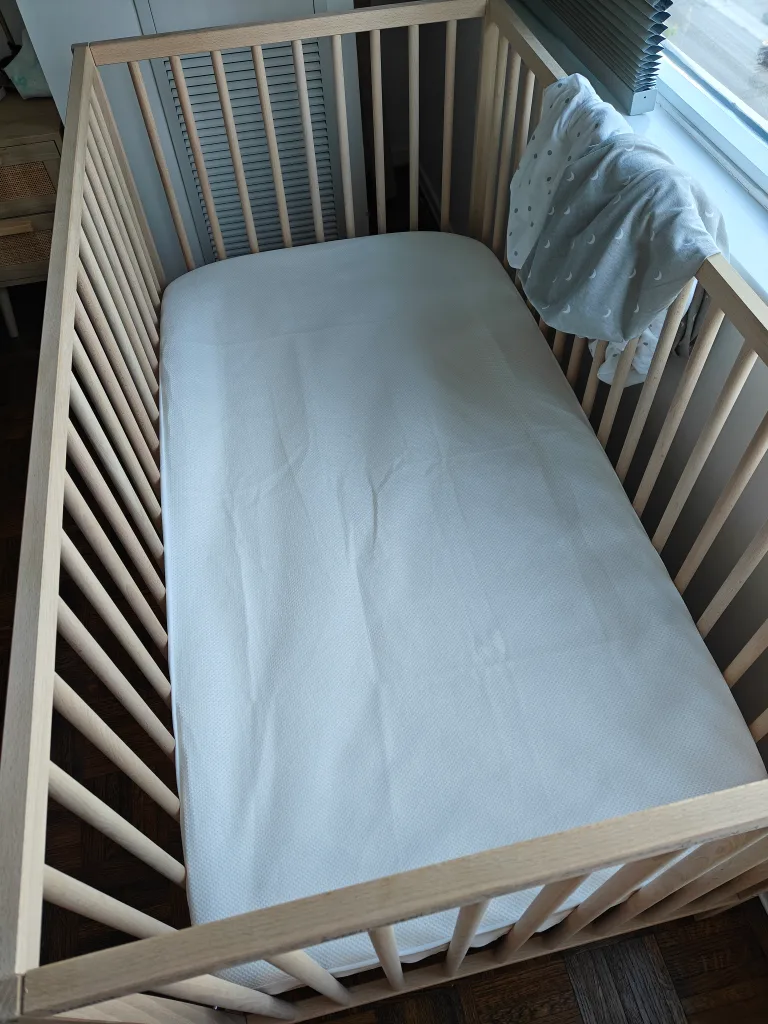 IKEA SNIGLAR Crib, mattress, protector and bedsheets image indicator(3)