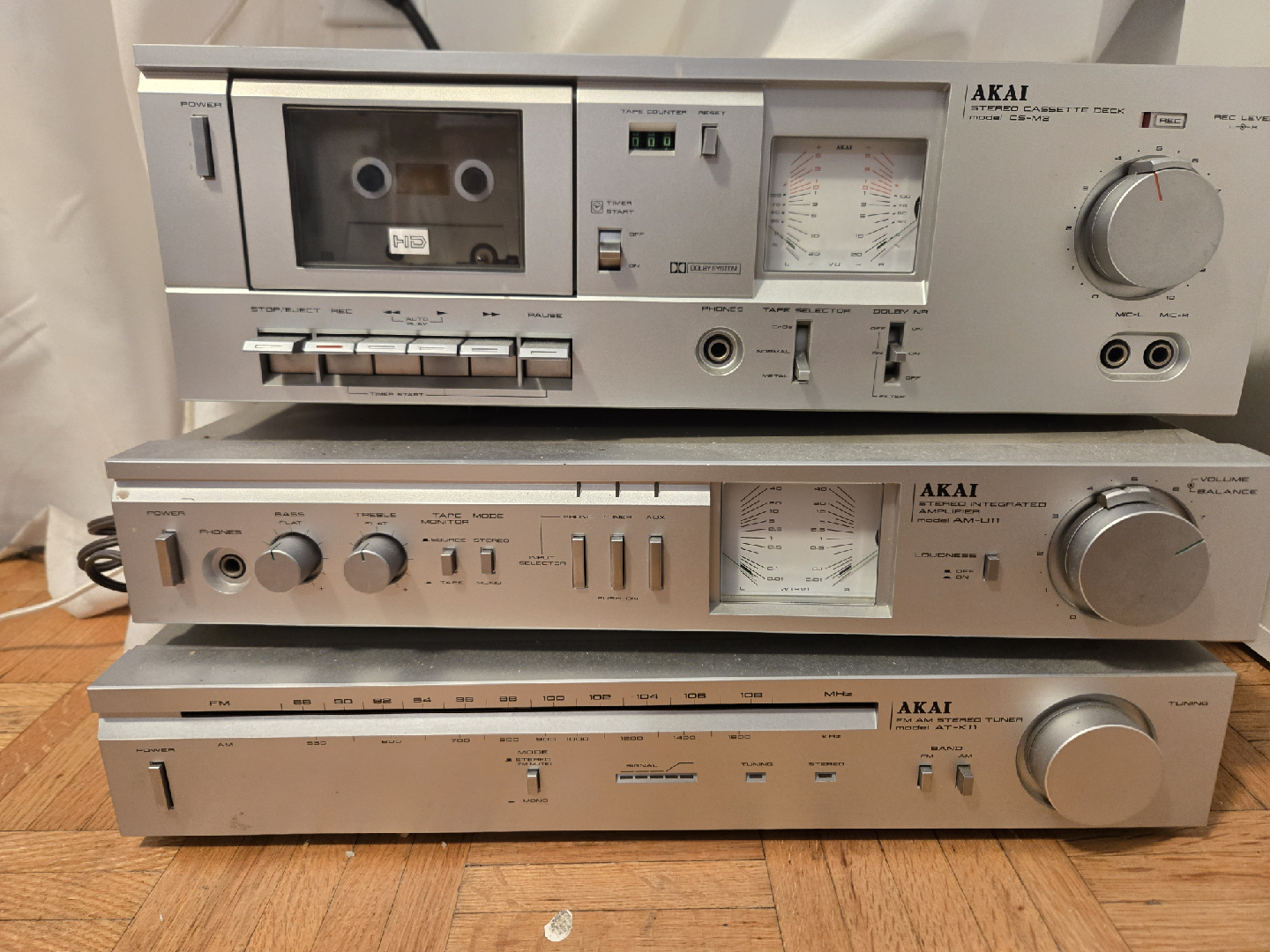 Vintage AKAI Stereo Stack - Casette Deck, Amplifier and Tuner - photo 3