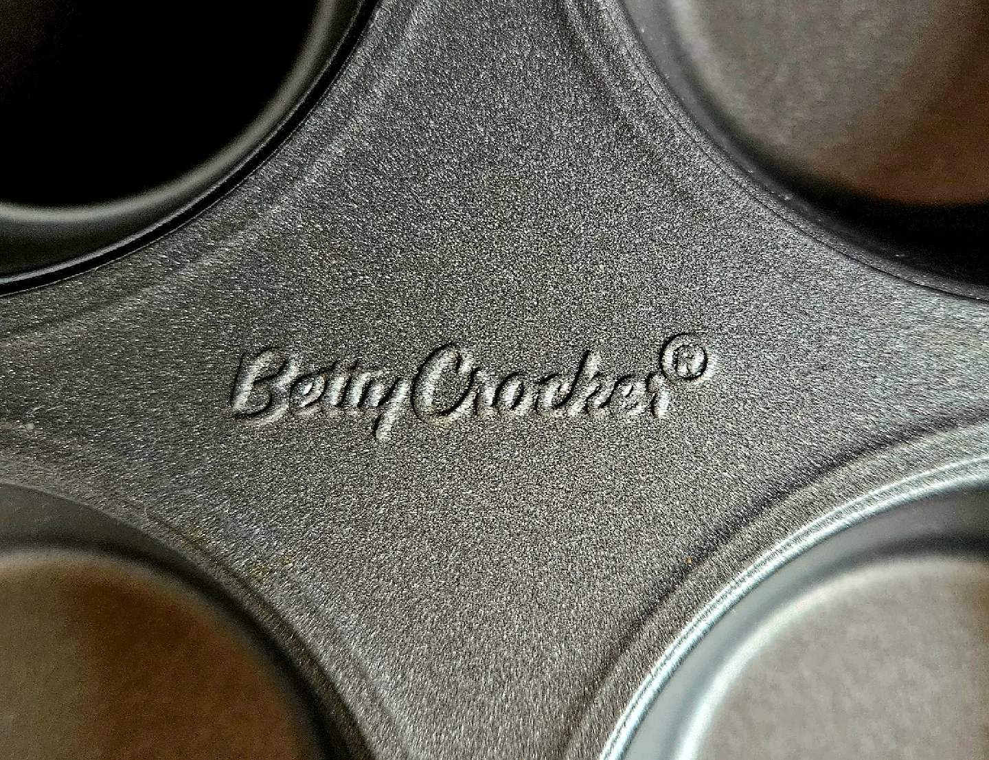 Wilton Baking Pan & Betty Crocker Muffin Tin ✨️🥕 image indicator(3)