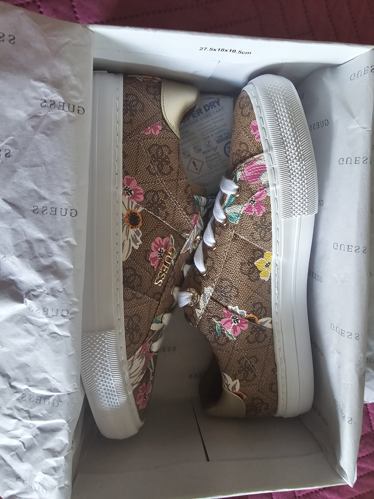 Guess GWLOVEN3 Floral Sneakers - Size 7.5M