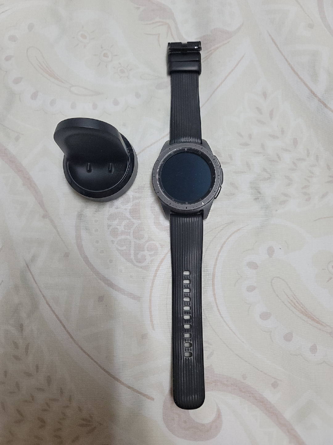 Samsung Galaxy Watch 42mm Bluetooth - Includes Box & Charger - photo 4