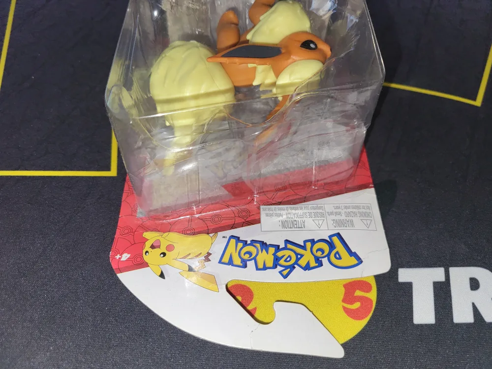 Sealed. Battle Figure Pack: Flareon image indicator(3)