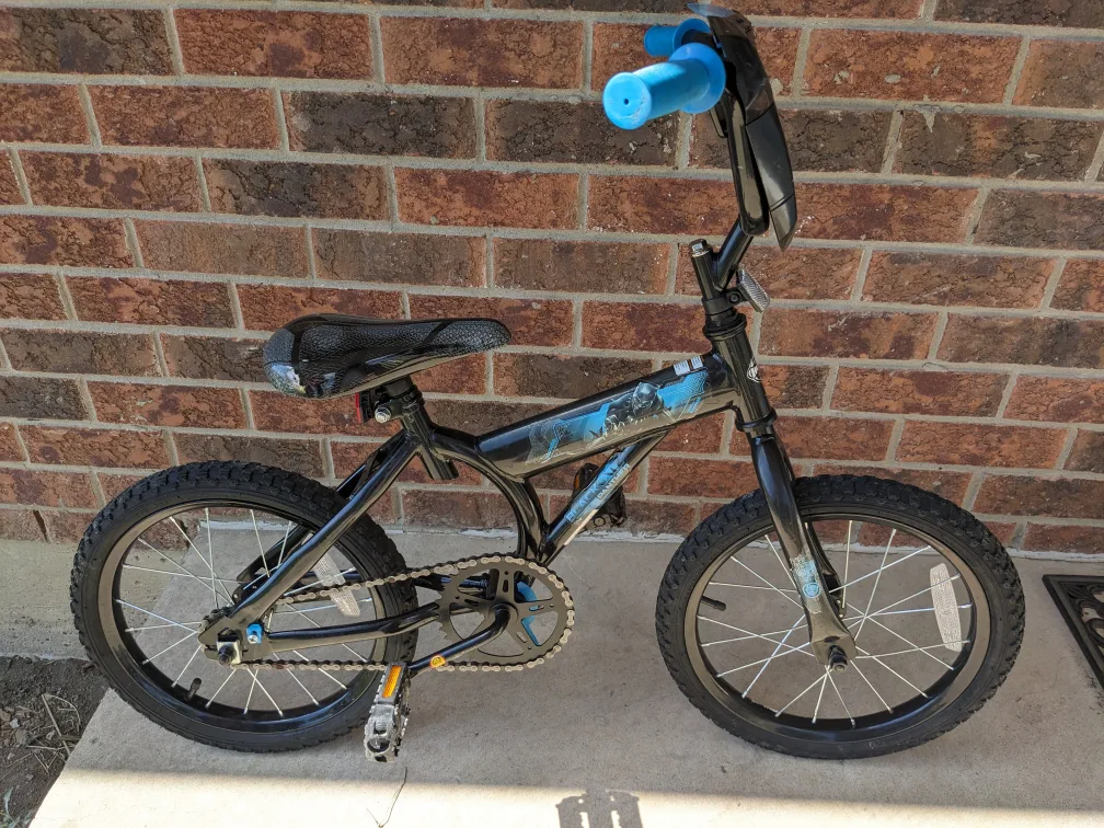 Kids' Huffy 16-inch Bike (pedal needs repair) thumbnail