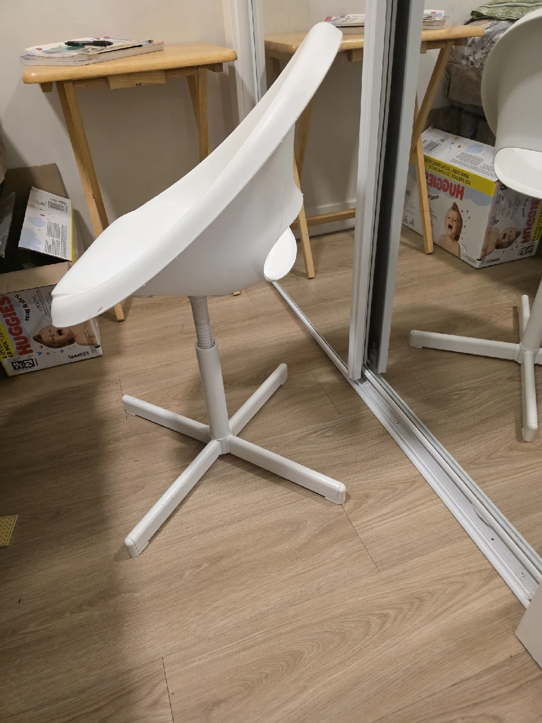 IKEA White Swivel Chair - photo 2