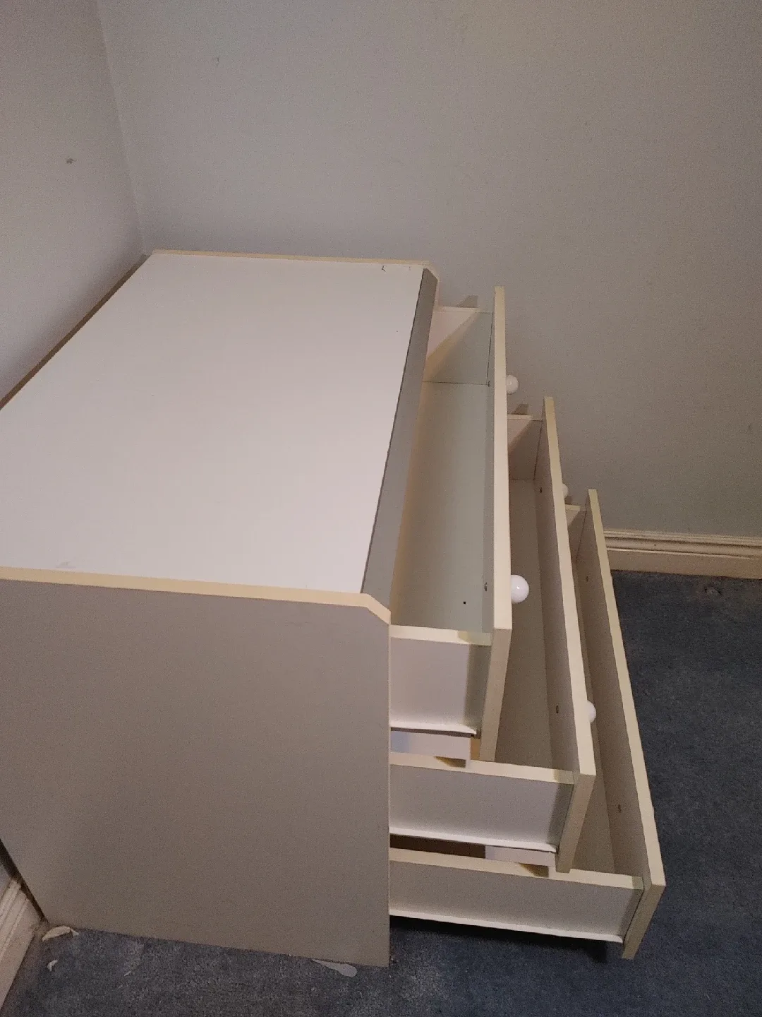 🎃LARGE THREE DRAWER WHITE DRESSER GREAT CONDITION. image indicator(4)