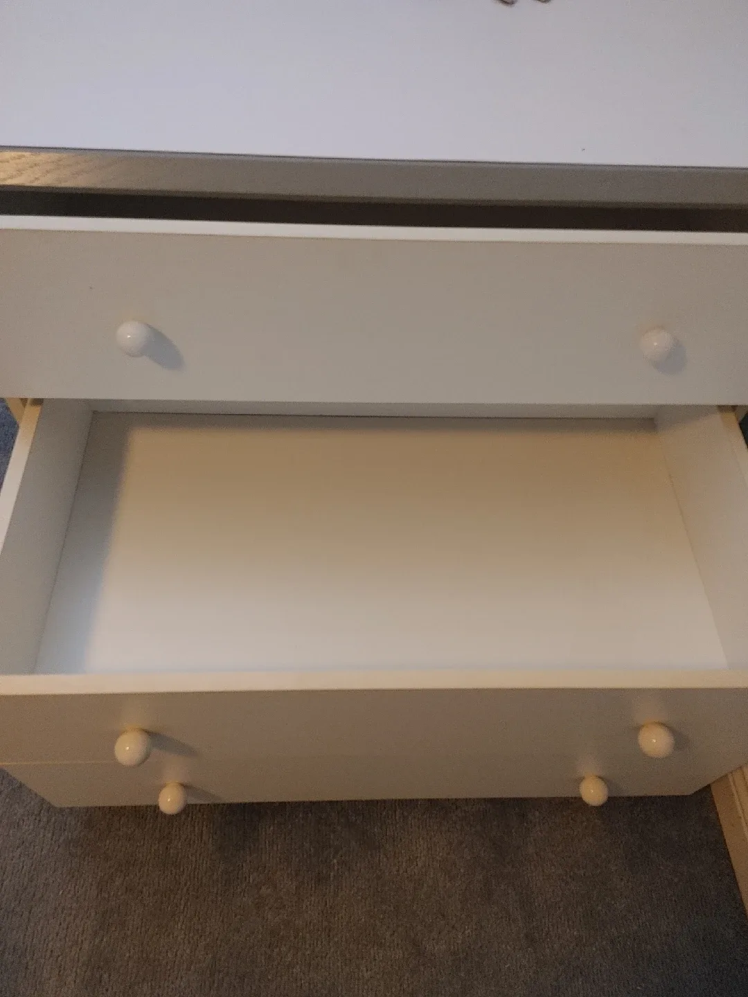 🎃LARGE THREE DRAWER WHITE DRESSER GREAT CONDITION. image indicator(5)