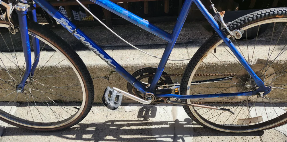 Huffy bike 17 3/4 frame 26 wheels 5 speed For parts or repair image indicator(5)