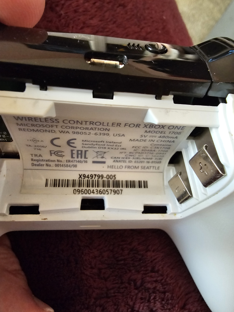 Xbox One Wireless Controller - Model 1708 - photo 3