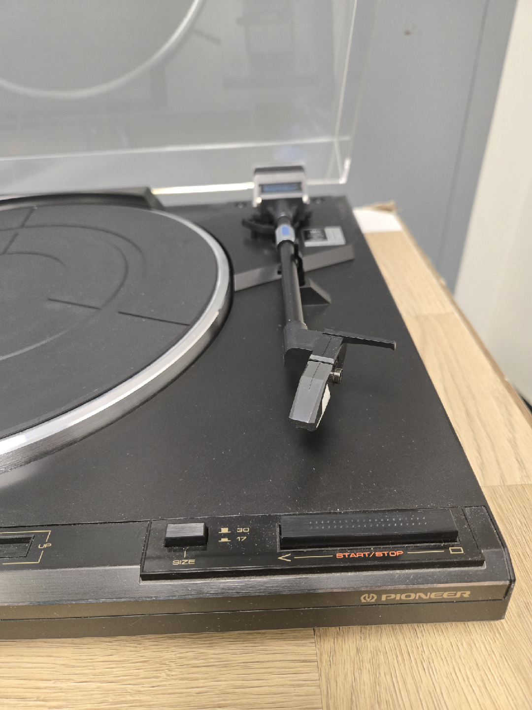 Pioneer PL-570 Full-Automatic Stereo Turntable - photo 4