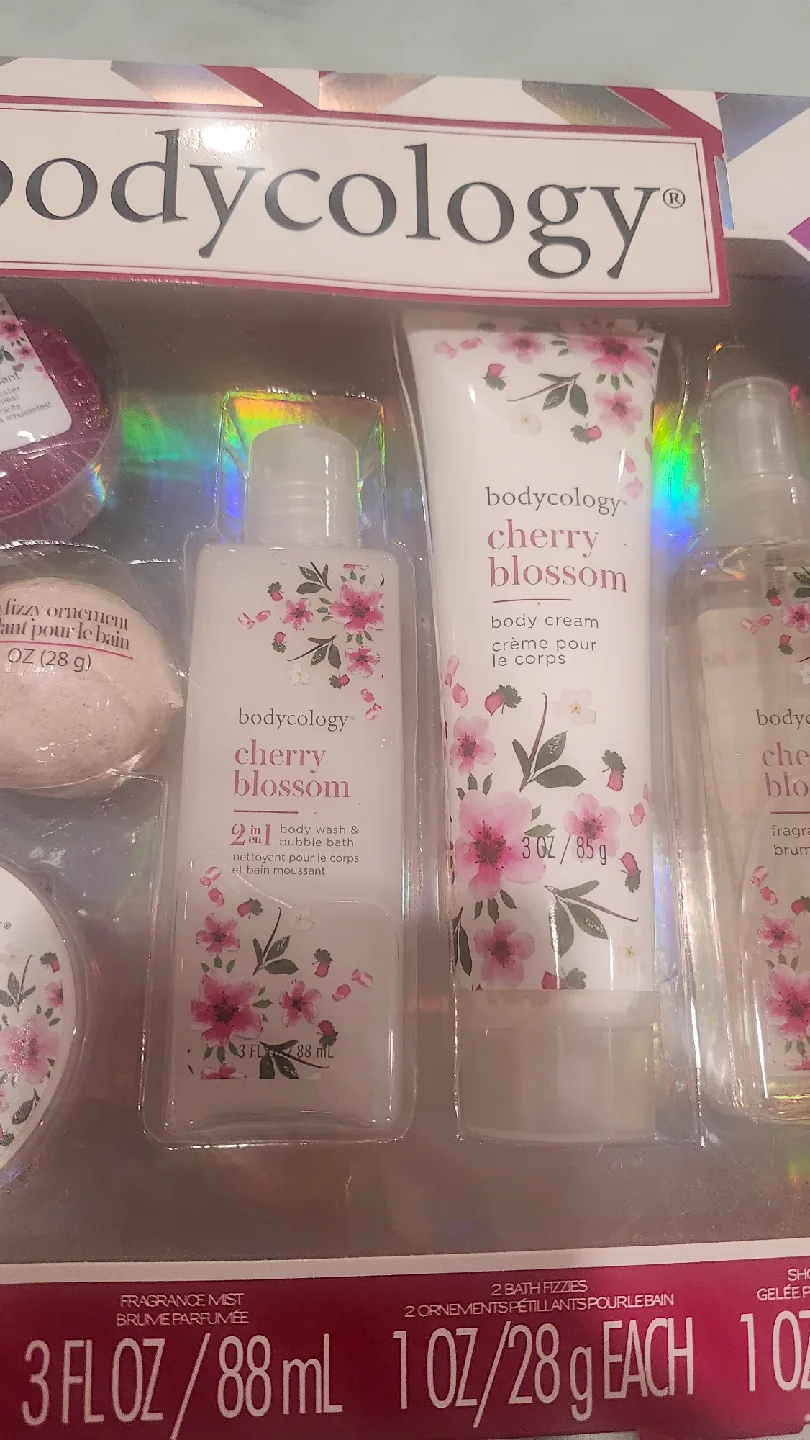 Bodycology Cherry Blossom 7 piece Gift Set image indicator(3)