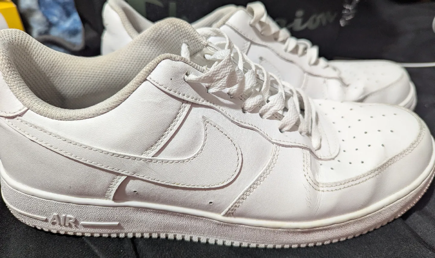 Nike Air Force 1 white sneaker men's us 11 image indicator(2)