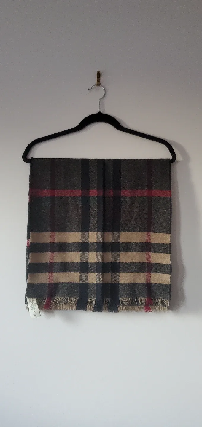 Burberry Scarf image indicator(2)
