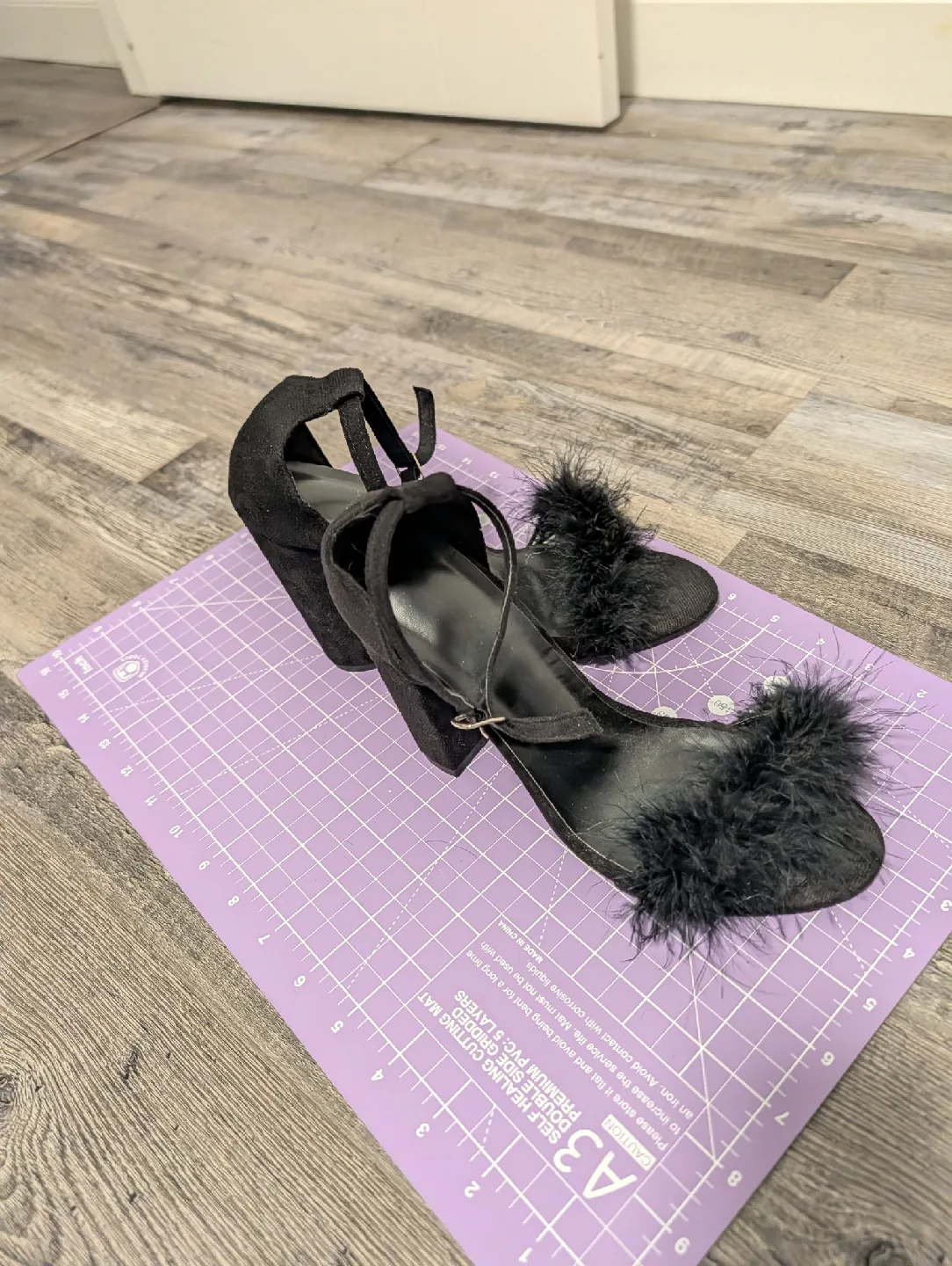 Assorted Women's Shoes image indicator(7)