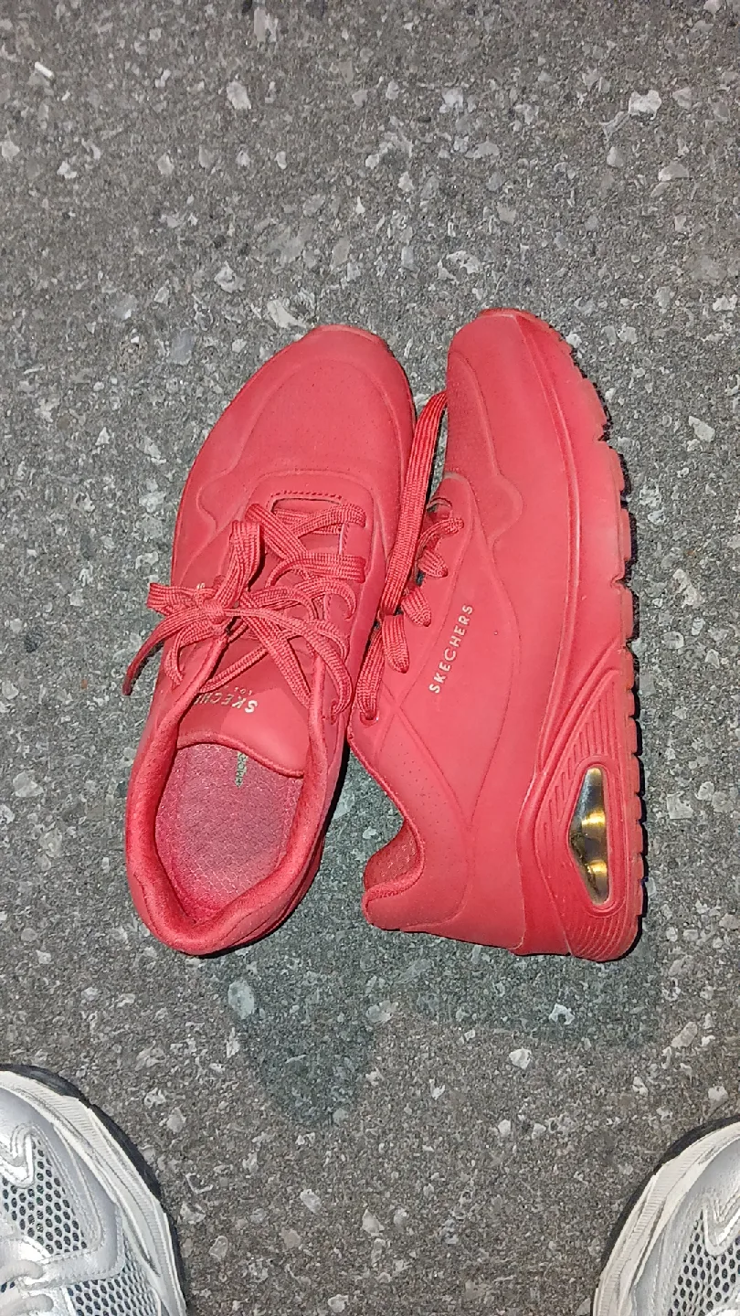 Skechers UNO Stand On Air Red Shoes image indicator(2)