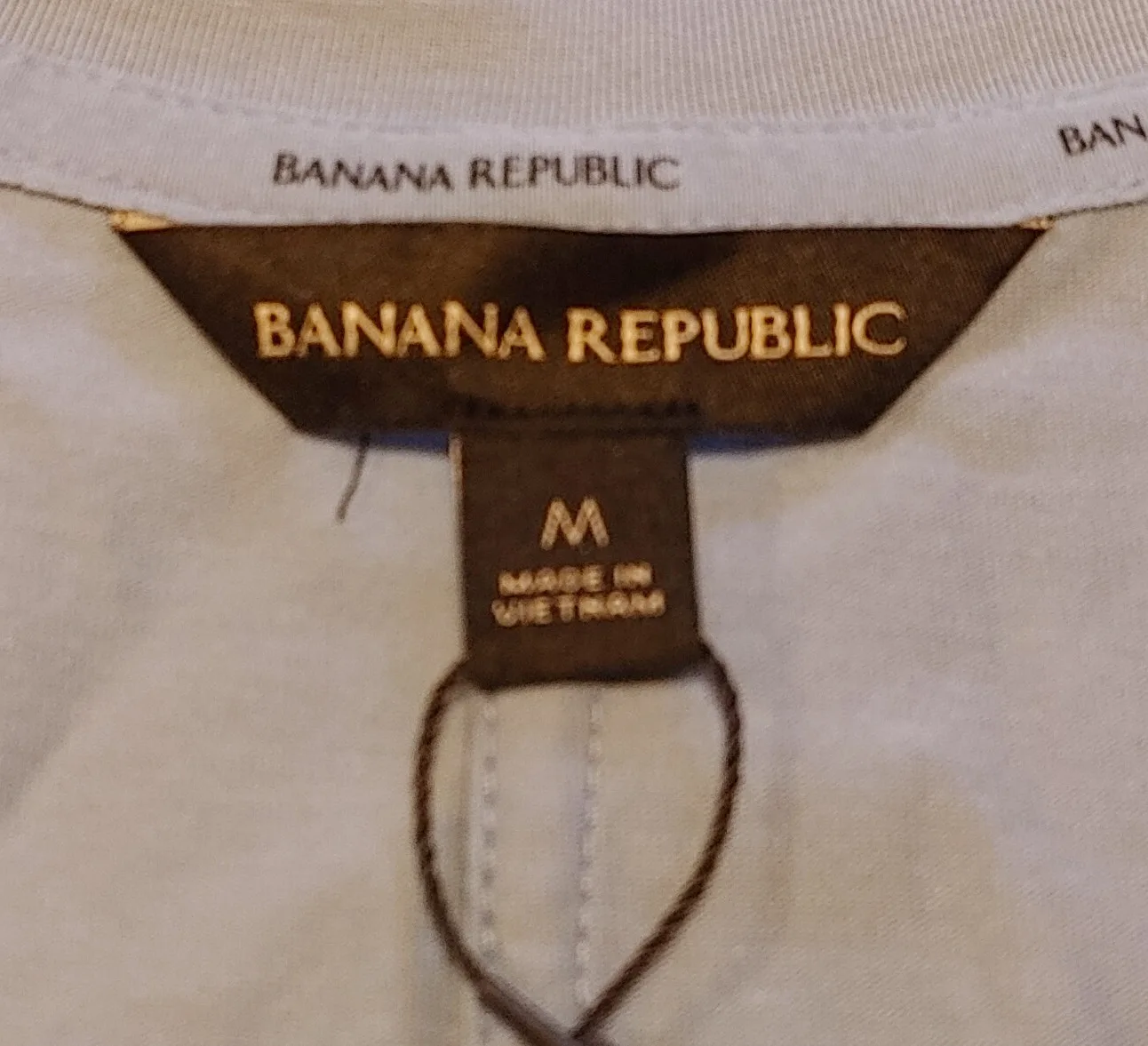 New Banana Republic T-Shirt - Size M image indicator(3)