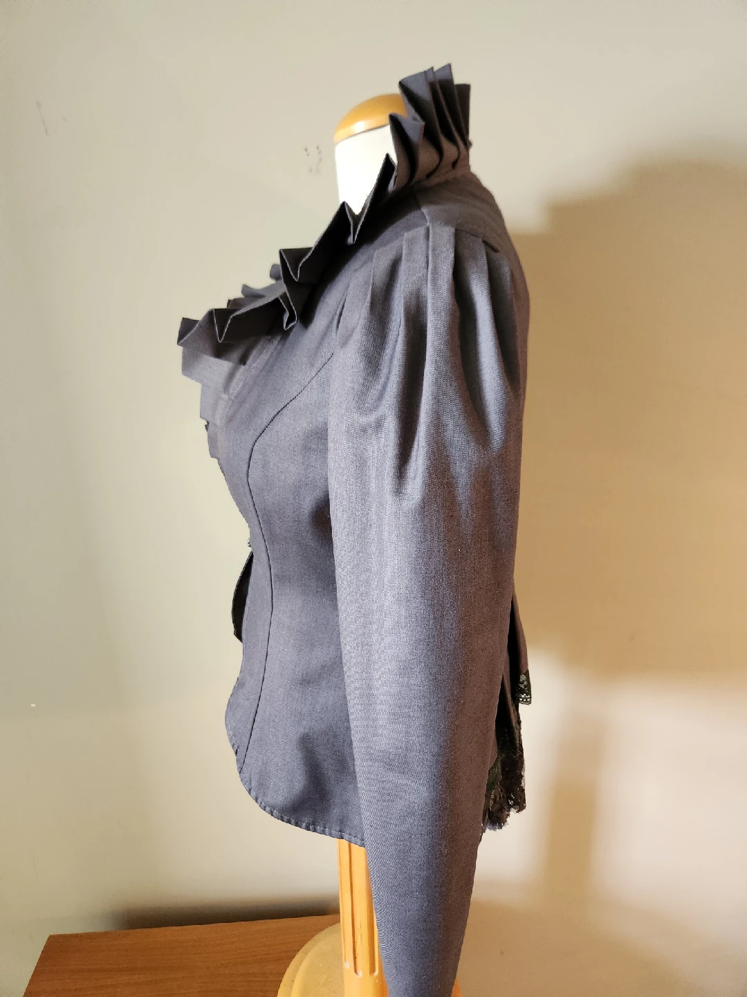 Grey Ruffled Victorian revival fitted Jacket - photo 5