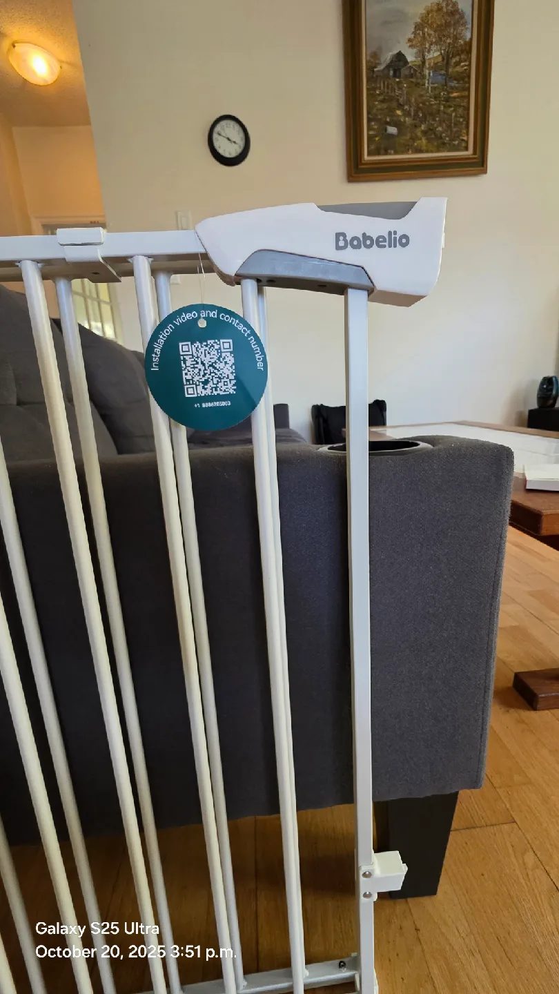 Babelio 26-43" White Auto Close Baby/Dog Gate image indicator(3)