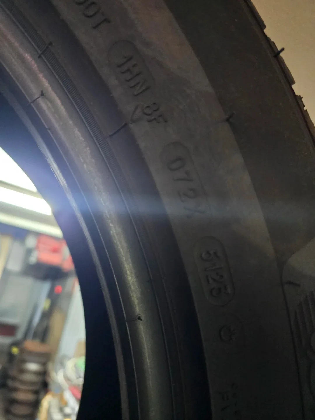 Michelin 235/55 R19 Tire image indicator(2)