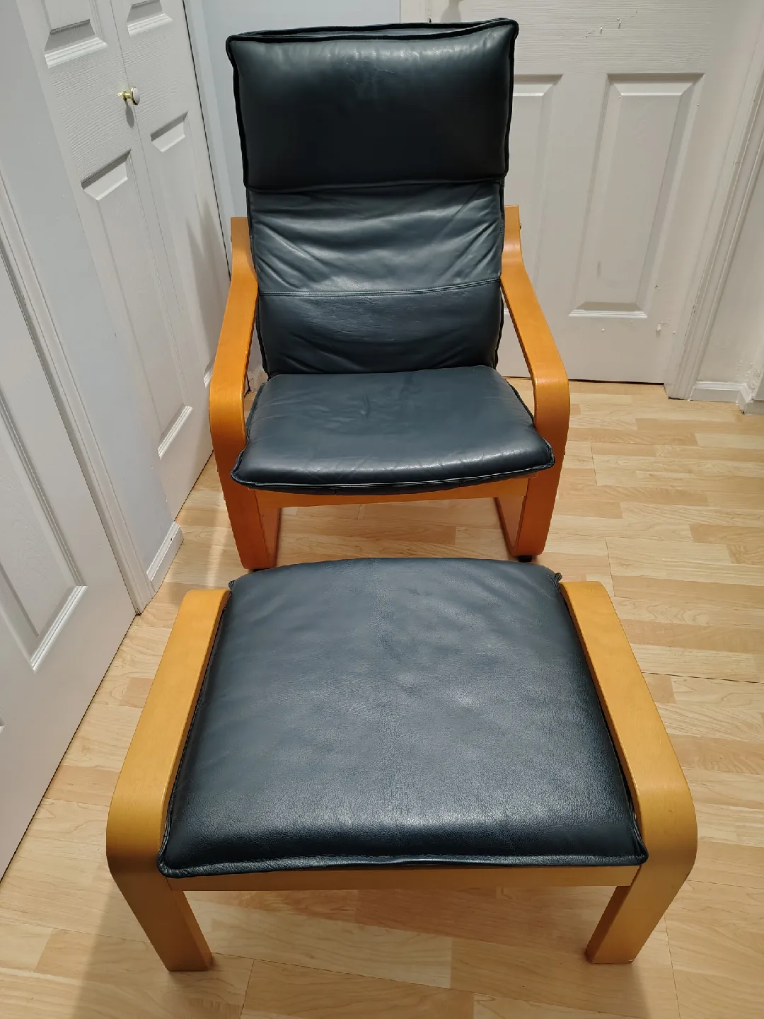 Poang Chair and Ottoman Leather - IKEA image indicator(2)