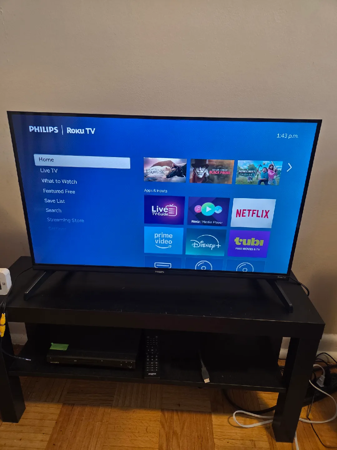 Philips 32" QLED Roku TV 1080p thumbnail