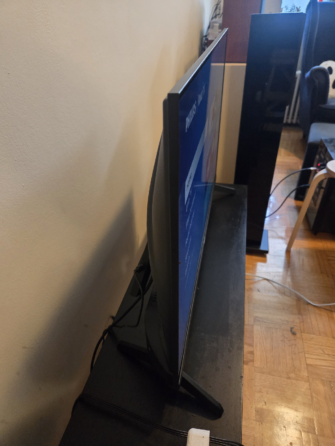 Philips 32" QLED Roku TV 1080p - photo 2